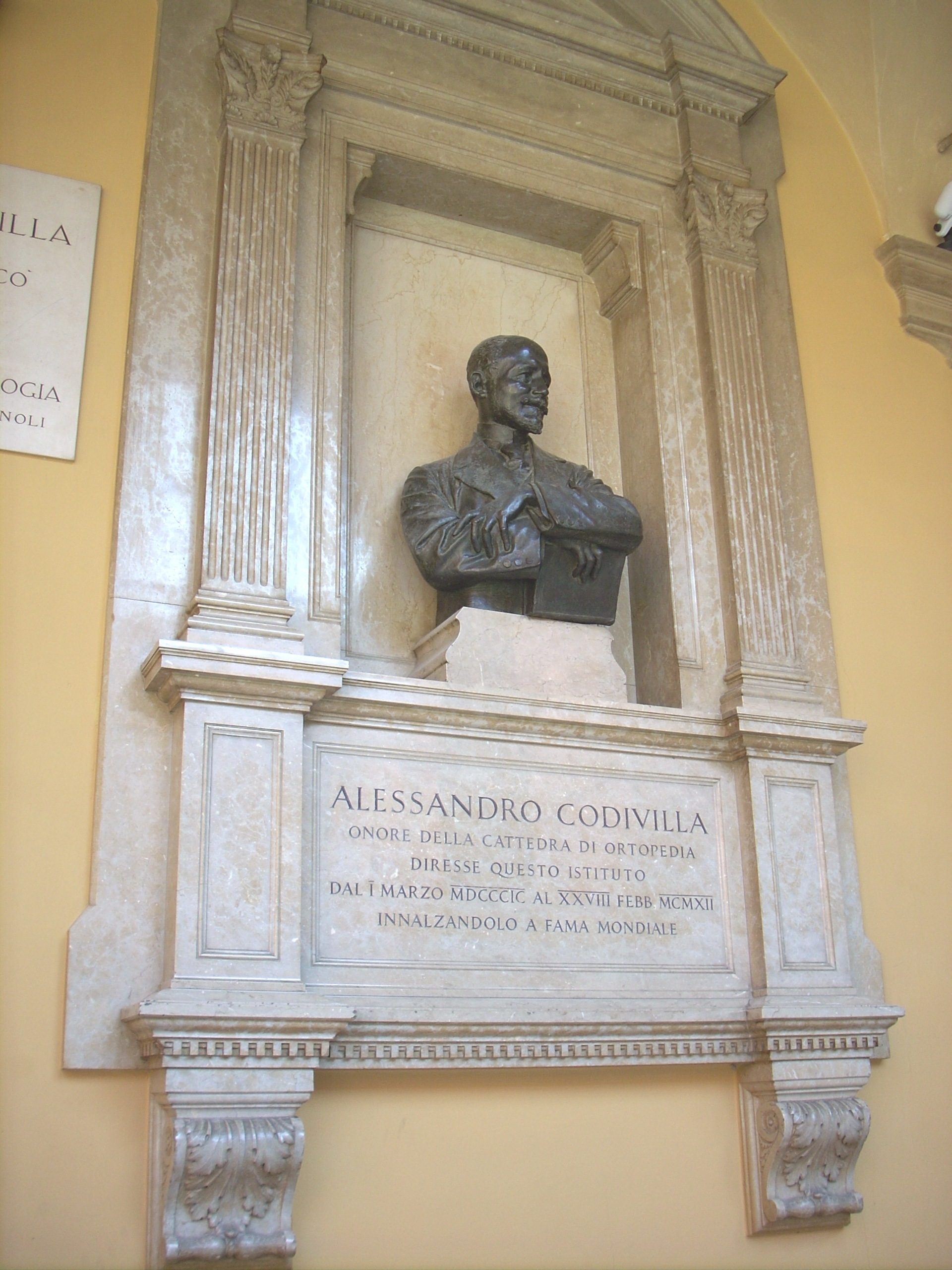 Alessandro%20Codivilla%27s%20monument%2C%20Istituto%20Ortopedico%20Rizzoli%2C%20Bologna%20%281%29.JPG
